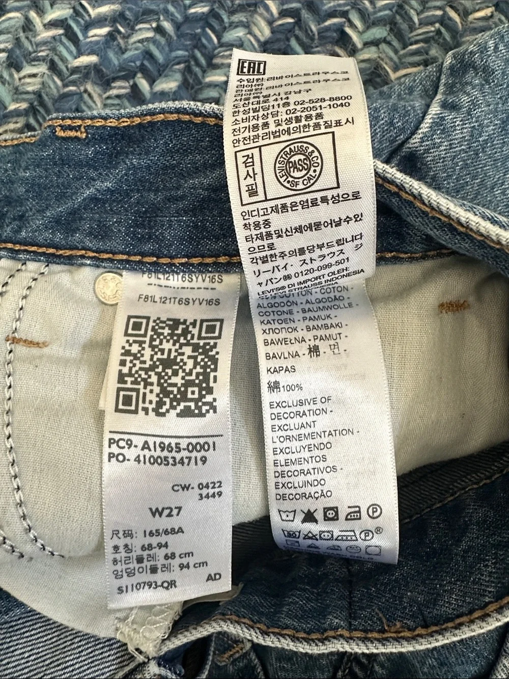 Levis High Waisted Mom Shorts Size 27
